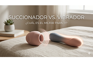 Comparativa técnica entre un succionador de ondas de presión y un vibrador ergonómico sobre una superficie textil neutra, estilo bienestar y salud.